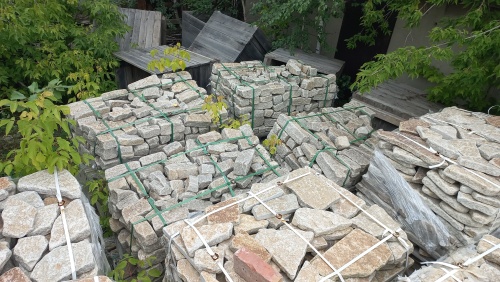 Гранитный плитняк галтованный для мощения купить в Нытве