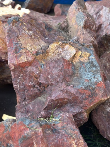 Камни для ландшафтного дизайна красно-фиолетовые 10-60 килограмм купить в Нытве