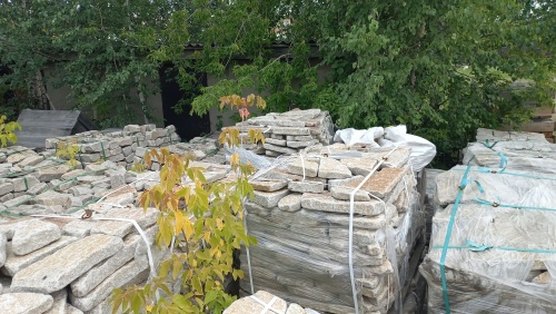 Плитняк галтованный гранитный для ландшафтного дизайна купить в Нытве