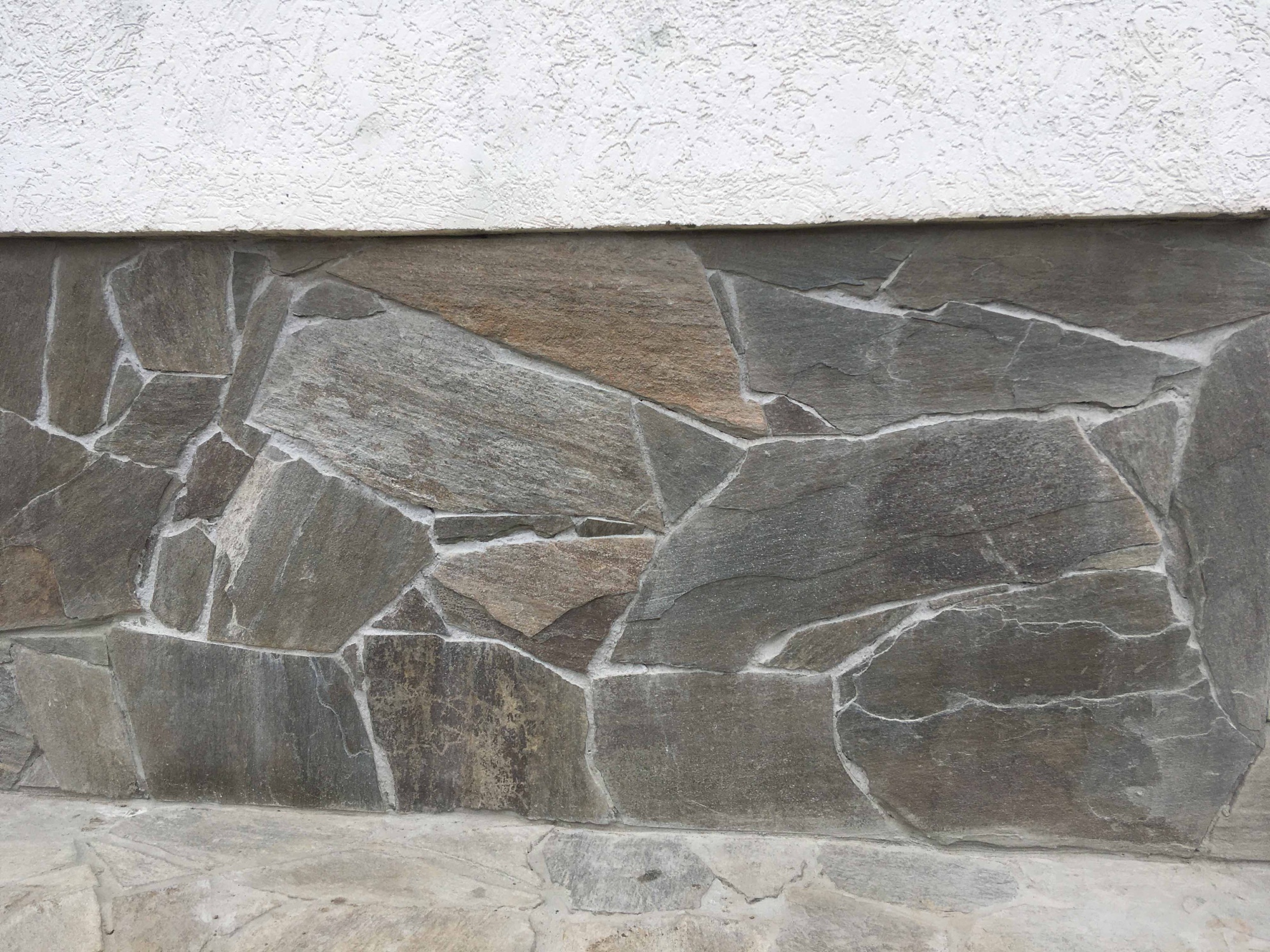 Плитняк златолит Уральский для цоколя, отмостки купить в Нытве