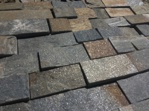 Плитка пилёная златолит Уральский для цоколя, отмостки купить в Нытве