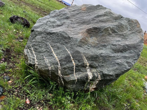 Гигантские зелёные валуны для ландшафтного дизайна весом более 5 тонн купить в Нытве