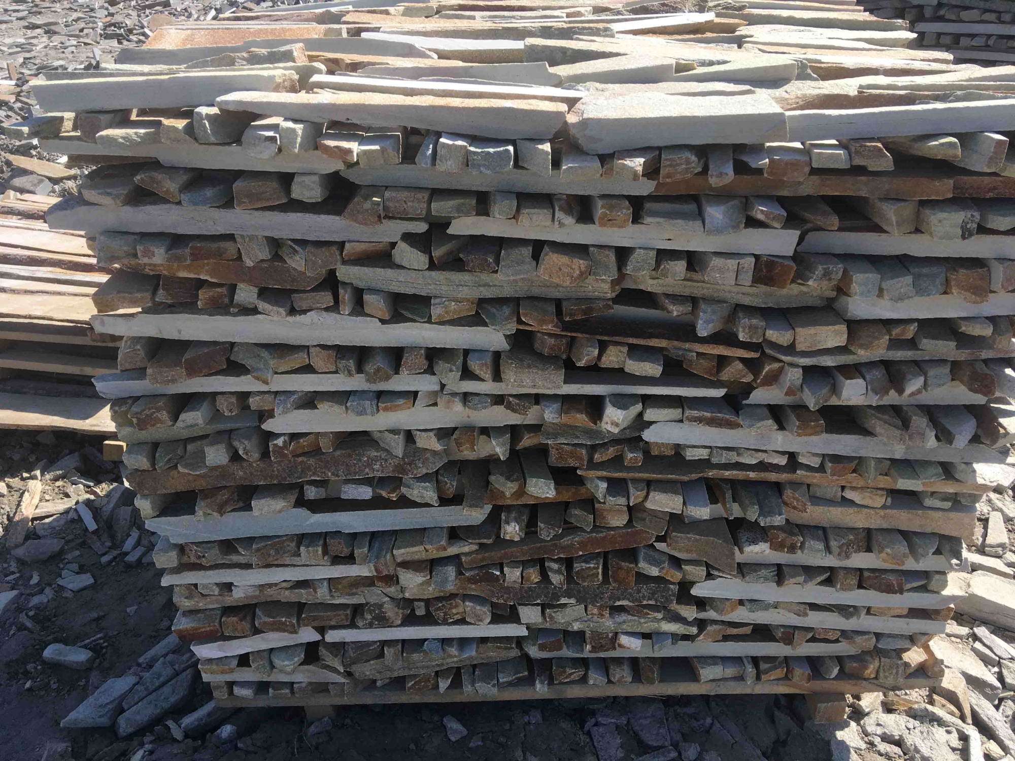 Горбушка златолит золотистый для облицовки купить в Нытве