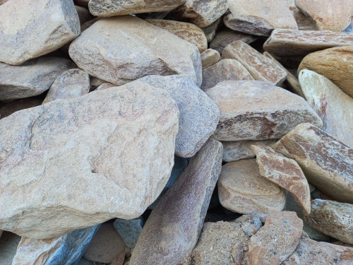 Златолит жёлтый, жёлто-зелёный глыбки и валуны для ланшафтного дизайна купить в Нытве