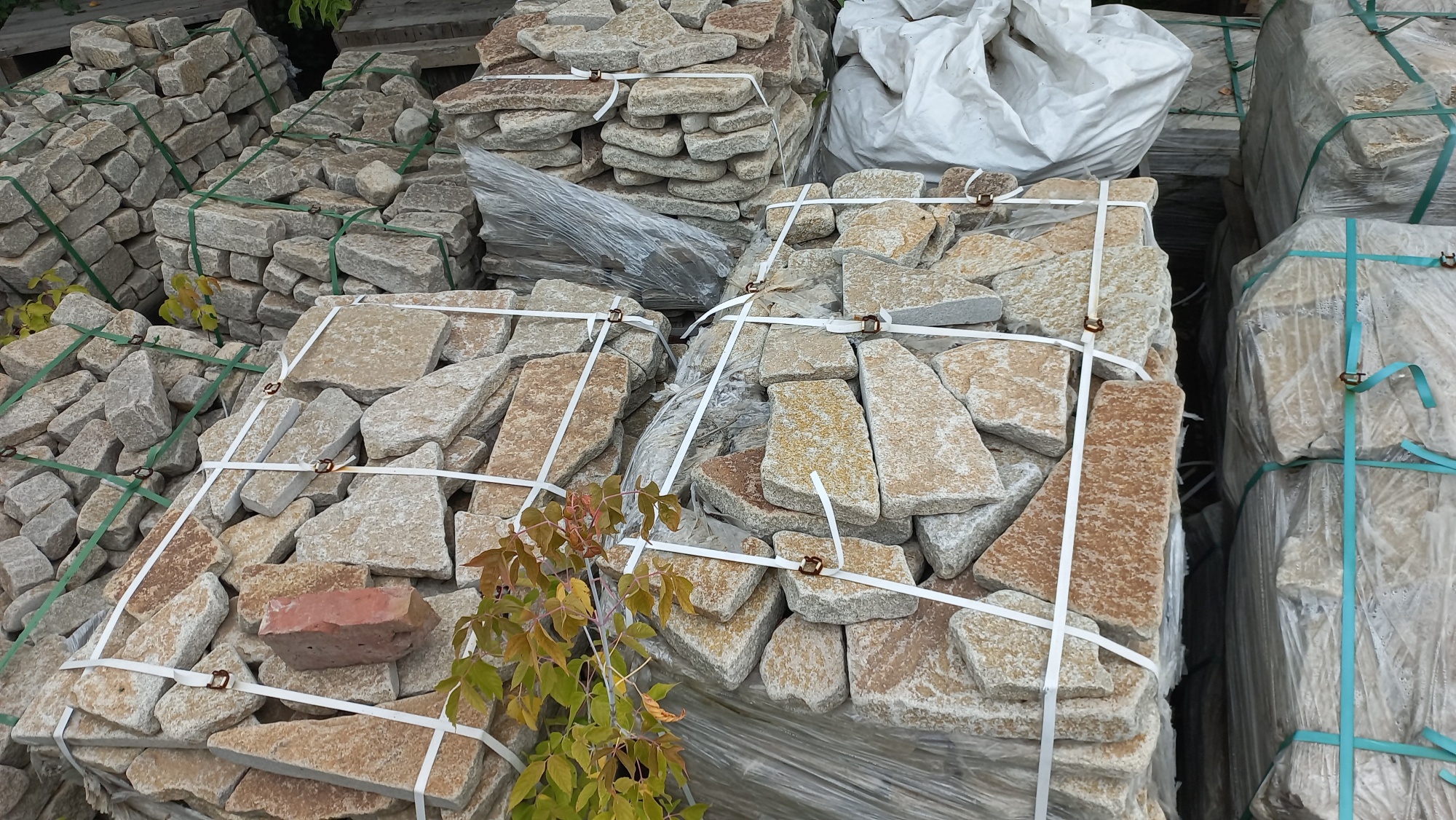 Плитняк гранитный галтованный купить в Нытве