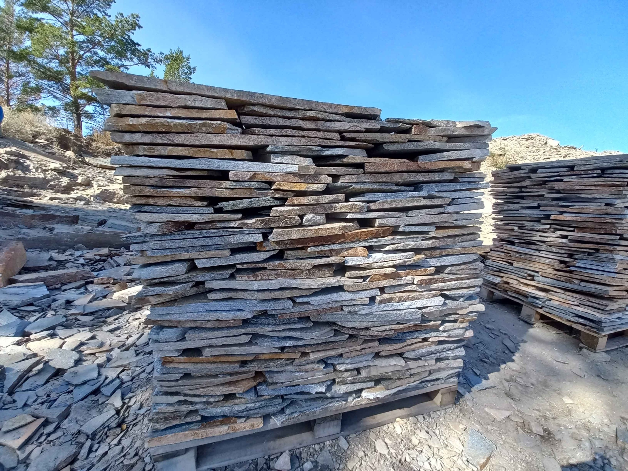 Плитняк златолит серебристый для фасада купить в Нытве