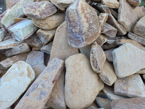 Златолит жёлтый, жёлто-зелёный глыбки и валуны для ланшафтного дизайна купить в Нытве