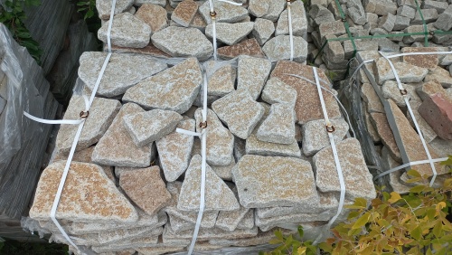 Гранитный плитняк галтованный для парковки купить в Нытве