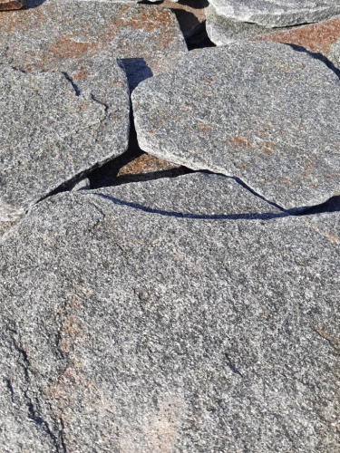 Златолит серебристый галтованный для лестниц купить в Нытве